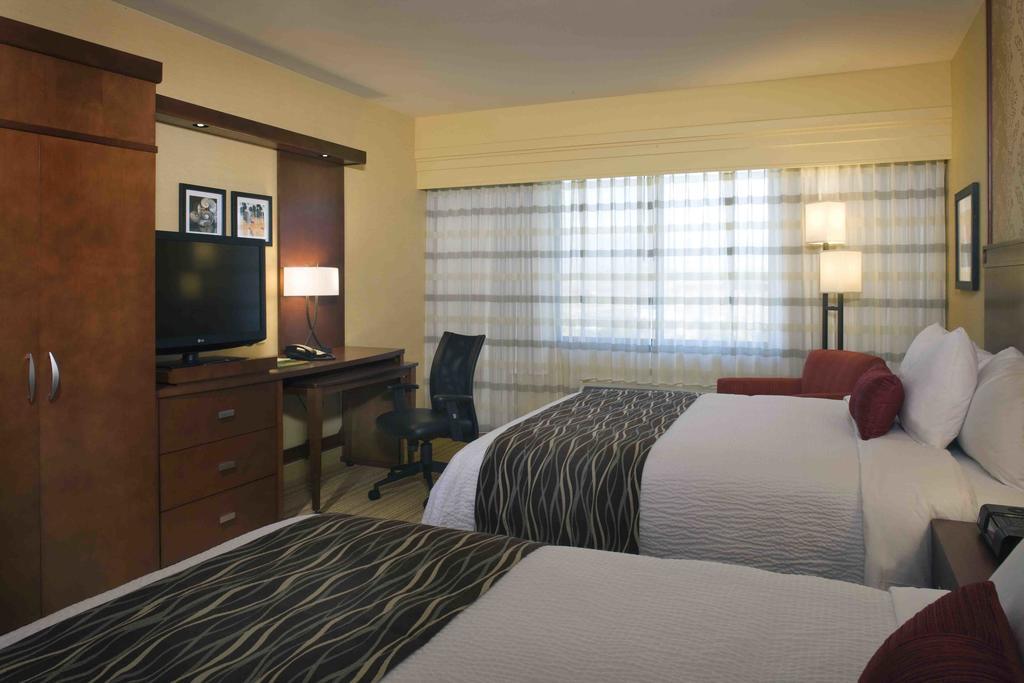 Courtyard By Marriott Maui Kahului Airport Hotel Exterior foto
