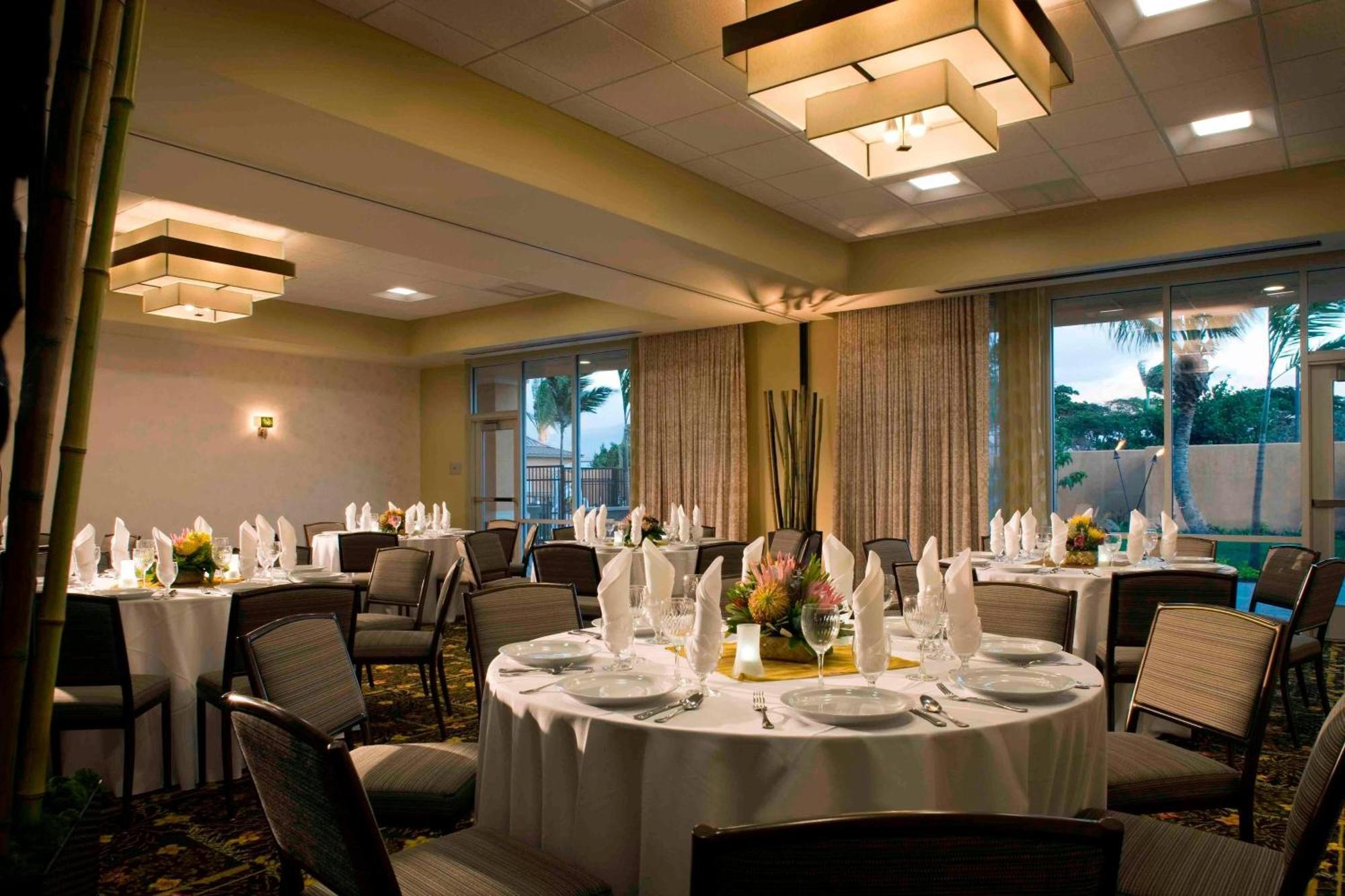 Courtyard By Marriott Maui Kahului Airport Hotel Exterior foto