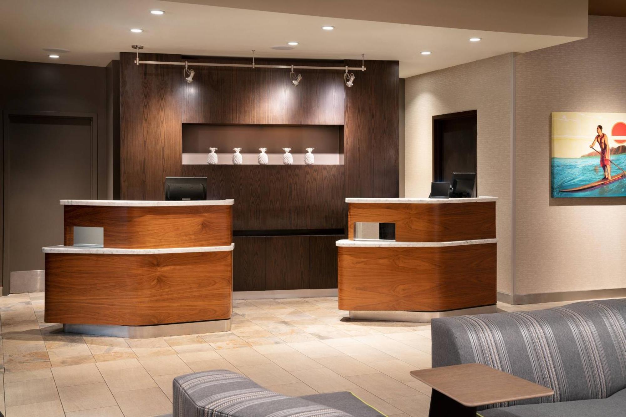 Courtyard By Marriott Maui Kahului Airport Hotel Exterior foto