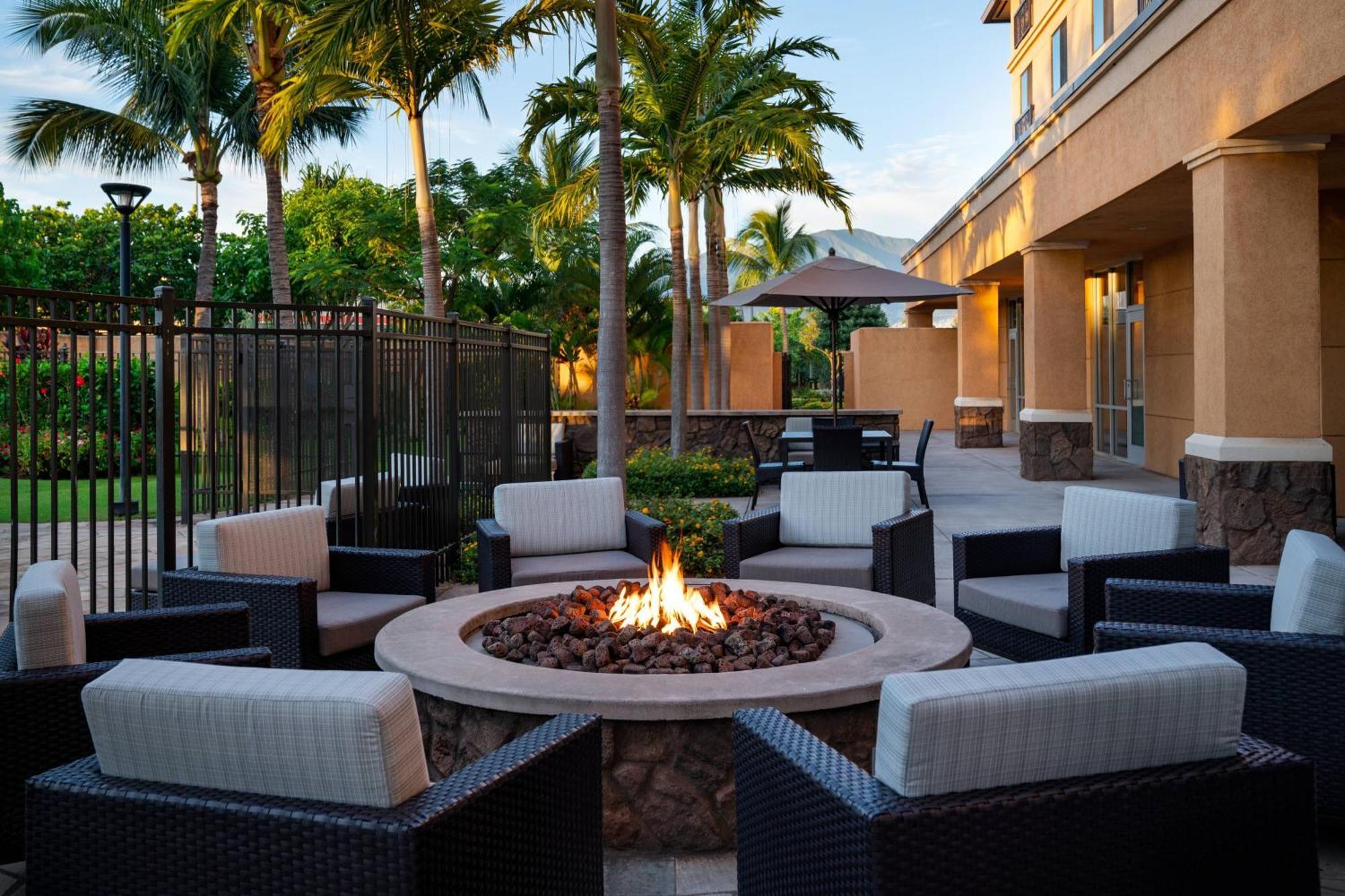 Courtyard By Marriott Maui Kahului Airport Hotel Exterior foto